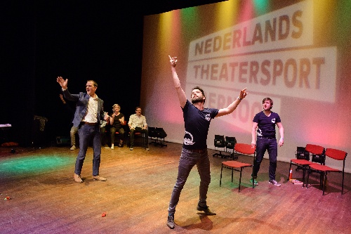 Man Met Snor vs. Een Ander Team 9